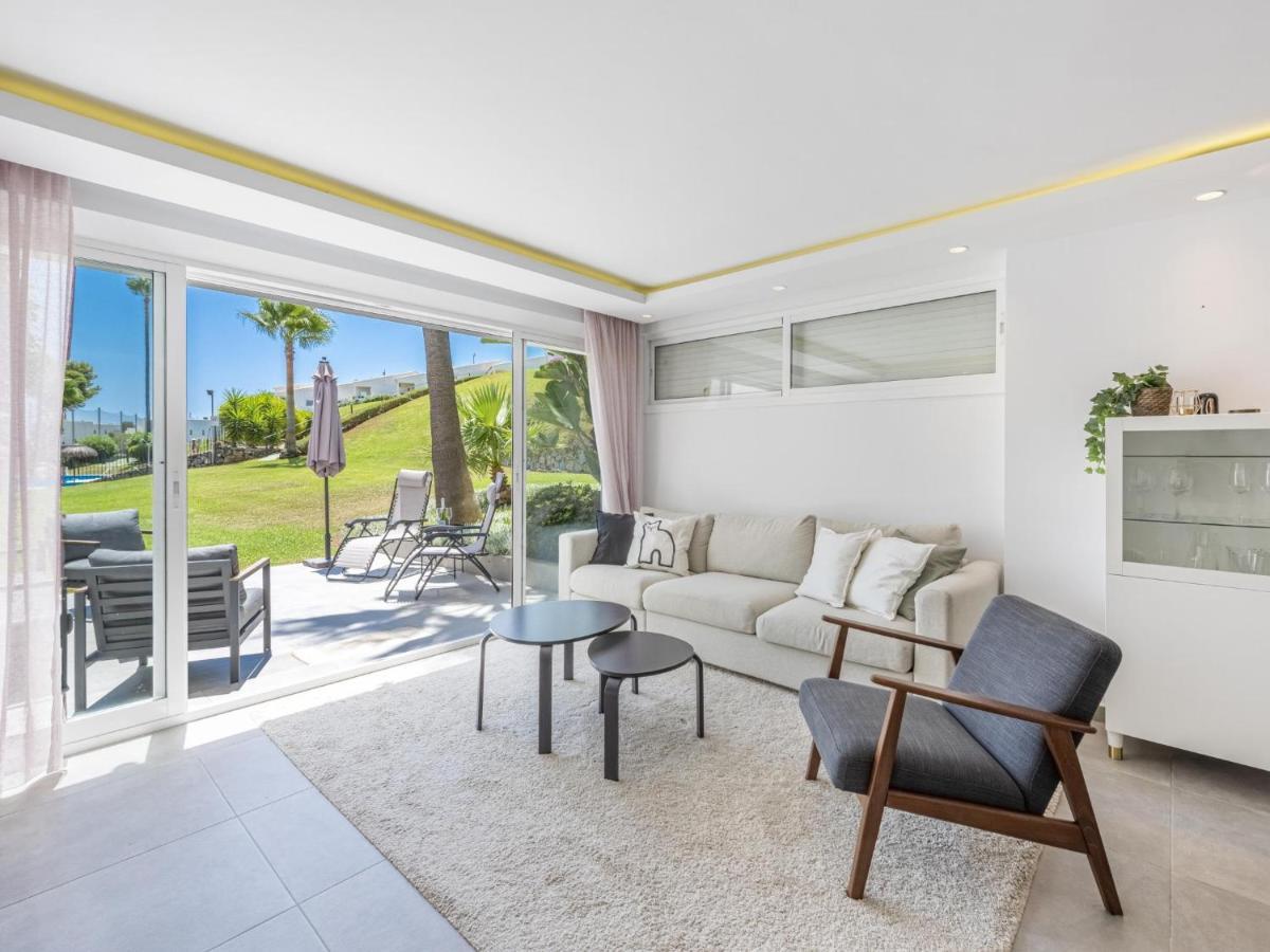Azahara1 Beautiful Frontline Golf Apartamento *